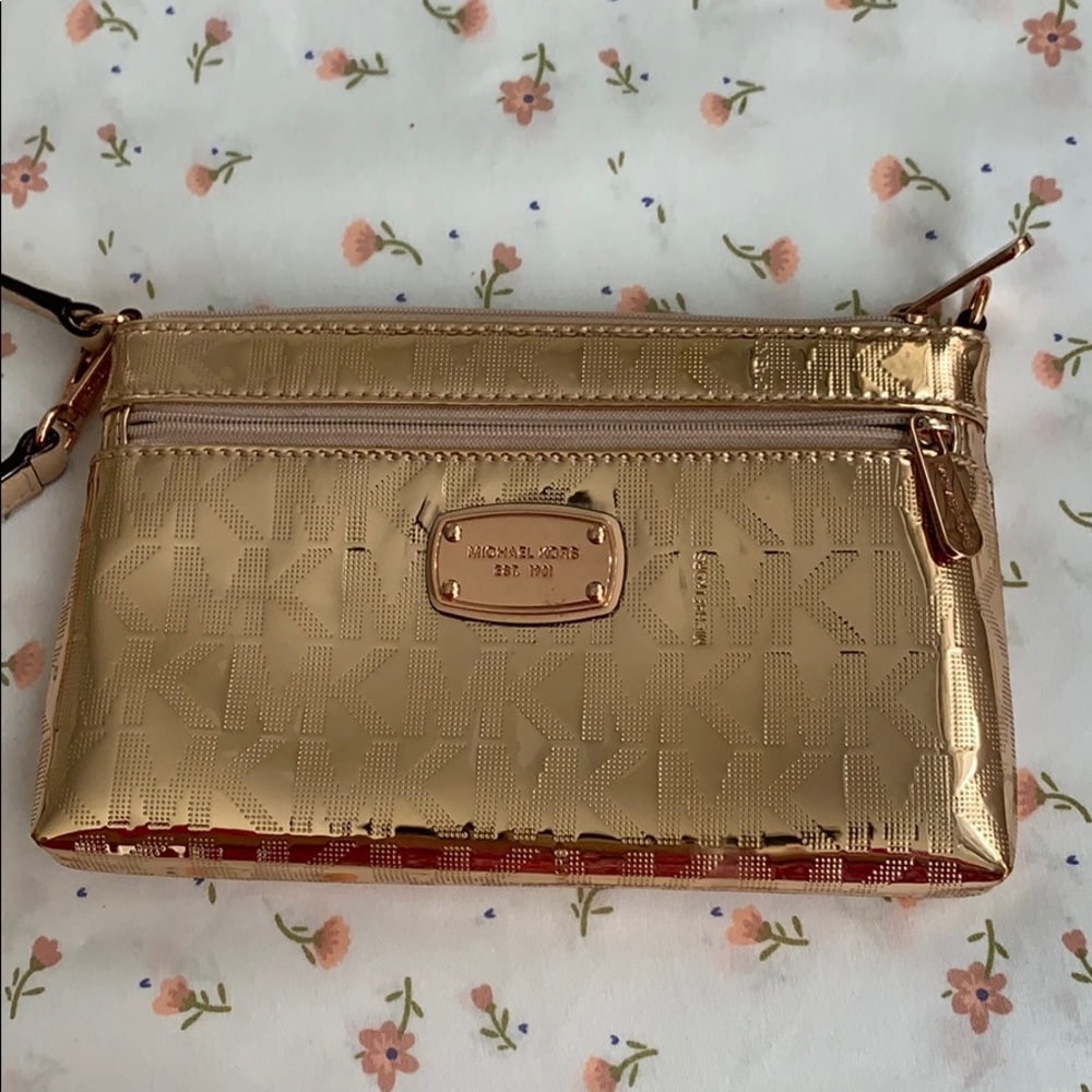 Rose gold metallic wristlet!! Barely used ❤️❤️❤️ - Picture 3 of 5